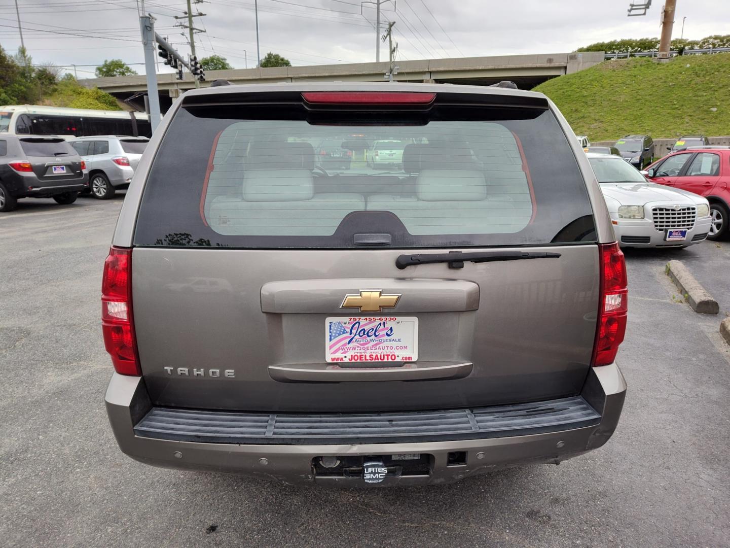 2007 Gray Chevrolet Tahoe (1GNFK13097R) , located at 5700 Curlew Drive, Norfolk, VA, 23502, (757) 455-6330, 36.841885, -76.209412 - Photo#12